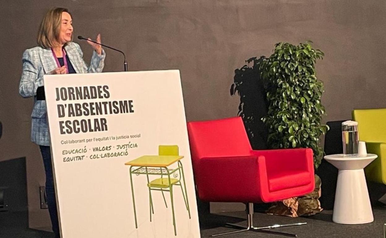 La concejala de Educación del Ayuntamiento de Elche, María José Martínez, durante las jornadas