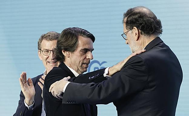 Aznar y Rajoy juntos en el acto de precampaña de Feijóo.