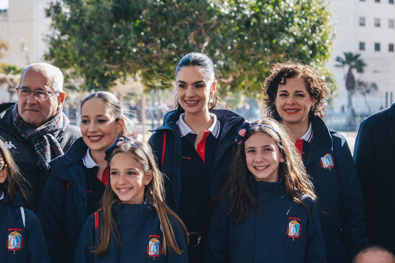Fotos: La pólvora inunda el barrio de la Tómbola de Alicante con la segunda mascletà de las Hogueras