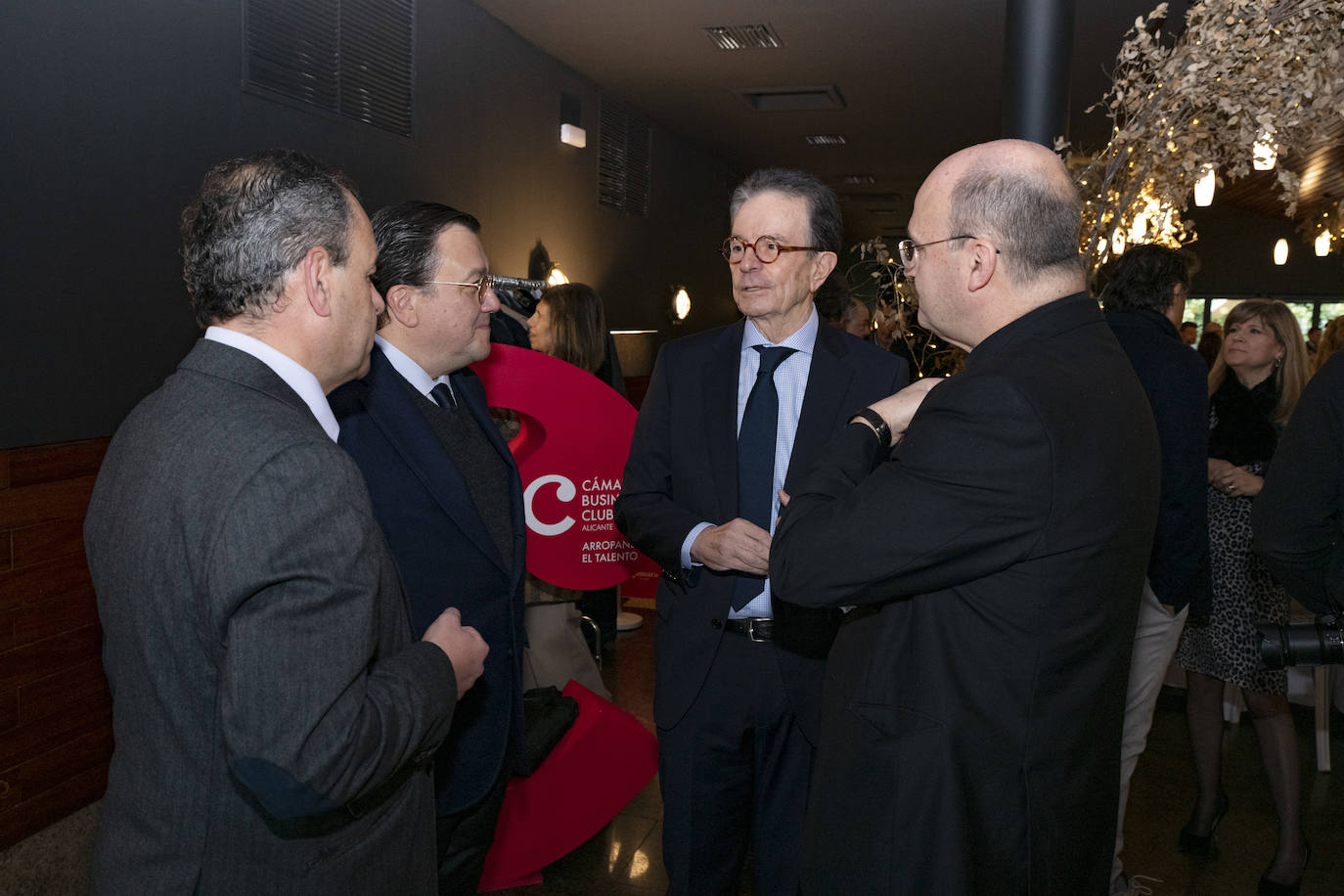 Fotos: El presidente de AC Hoteles, Antonio Catalán, protagoniza una ponencia en la Cámara de Comercio de Alicante
