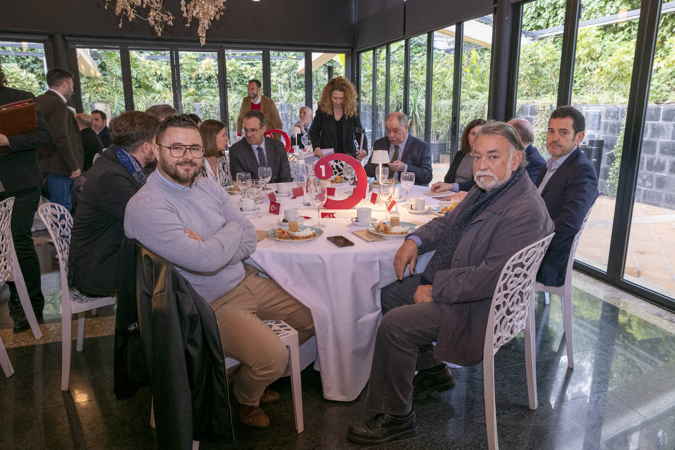 Fotos: El presidente de AC Hoteles, Antonio Catalán, protagoniza una ponencia en la Cámara de Comercio de Alicante