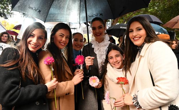 Imagen principal - Varios momentos de la inauguración del parque 'Damas del fuego'.