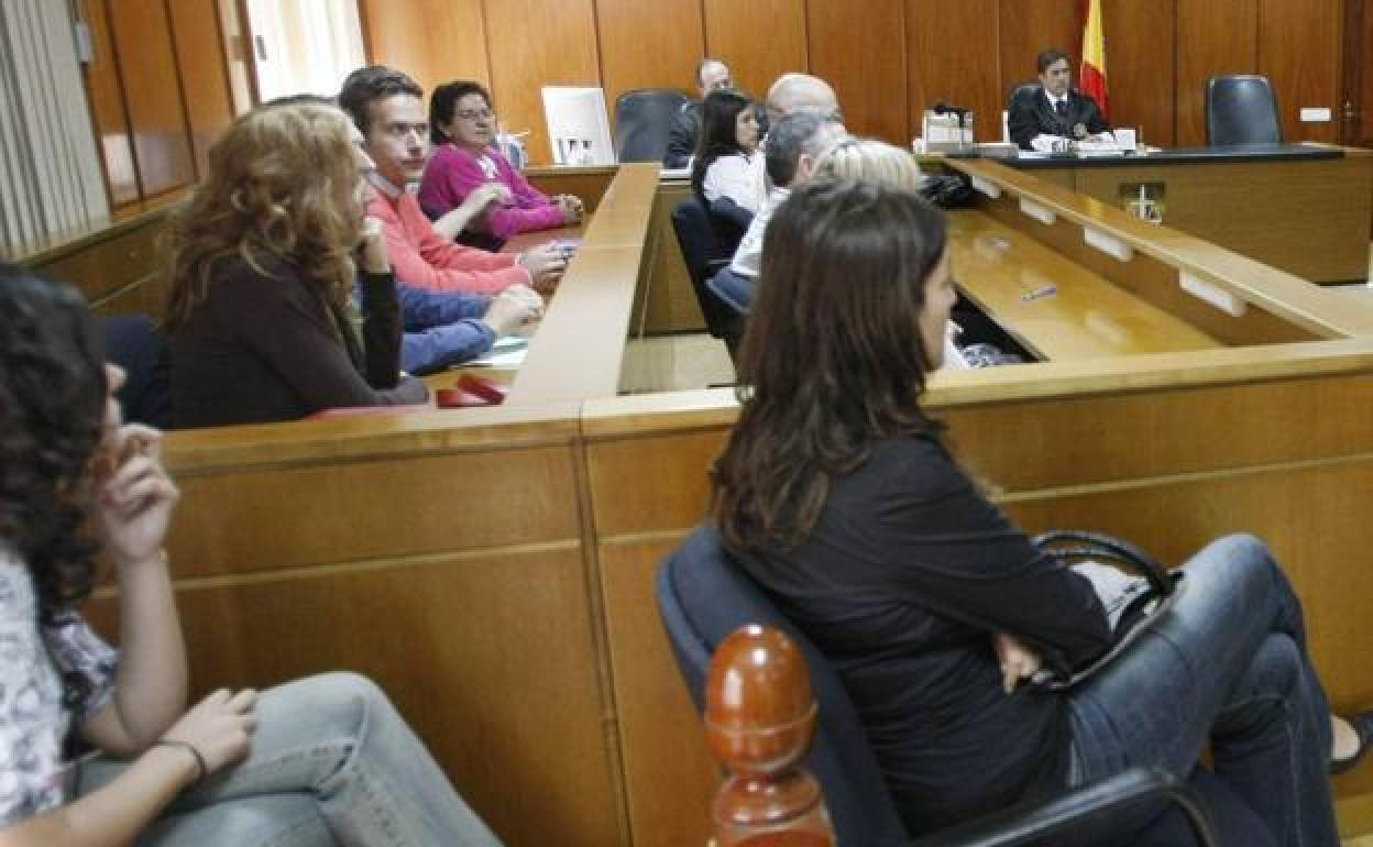 Imagen de archivo del jurado popular durante un juicio 