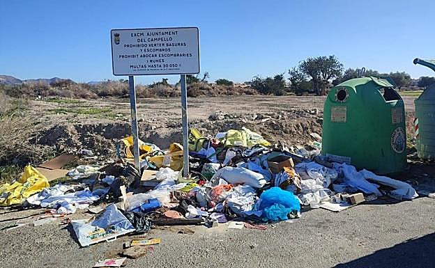 La Policía identifica a cinco vecinos de El Campello por verter basura en zonas prohibidas