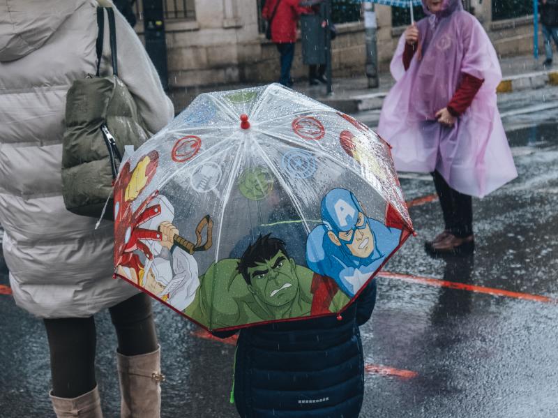 Fotos: La lluvia en Alicante no impide que la Santa Cena realice su labor solidaria
