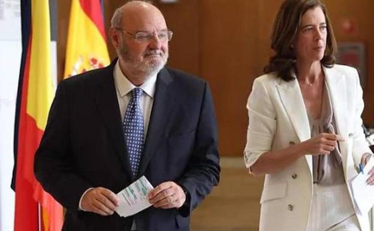 El director general de CECA junto a la presidenta de la AEB