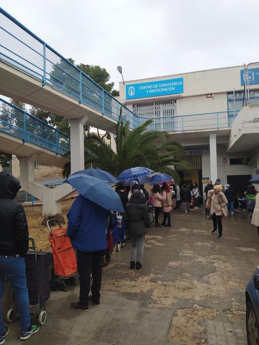 Reparto de alimentos en Juan XXIII.