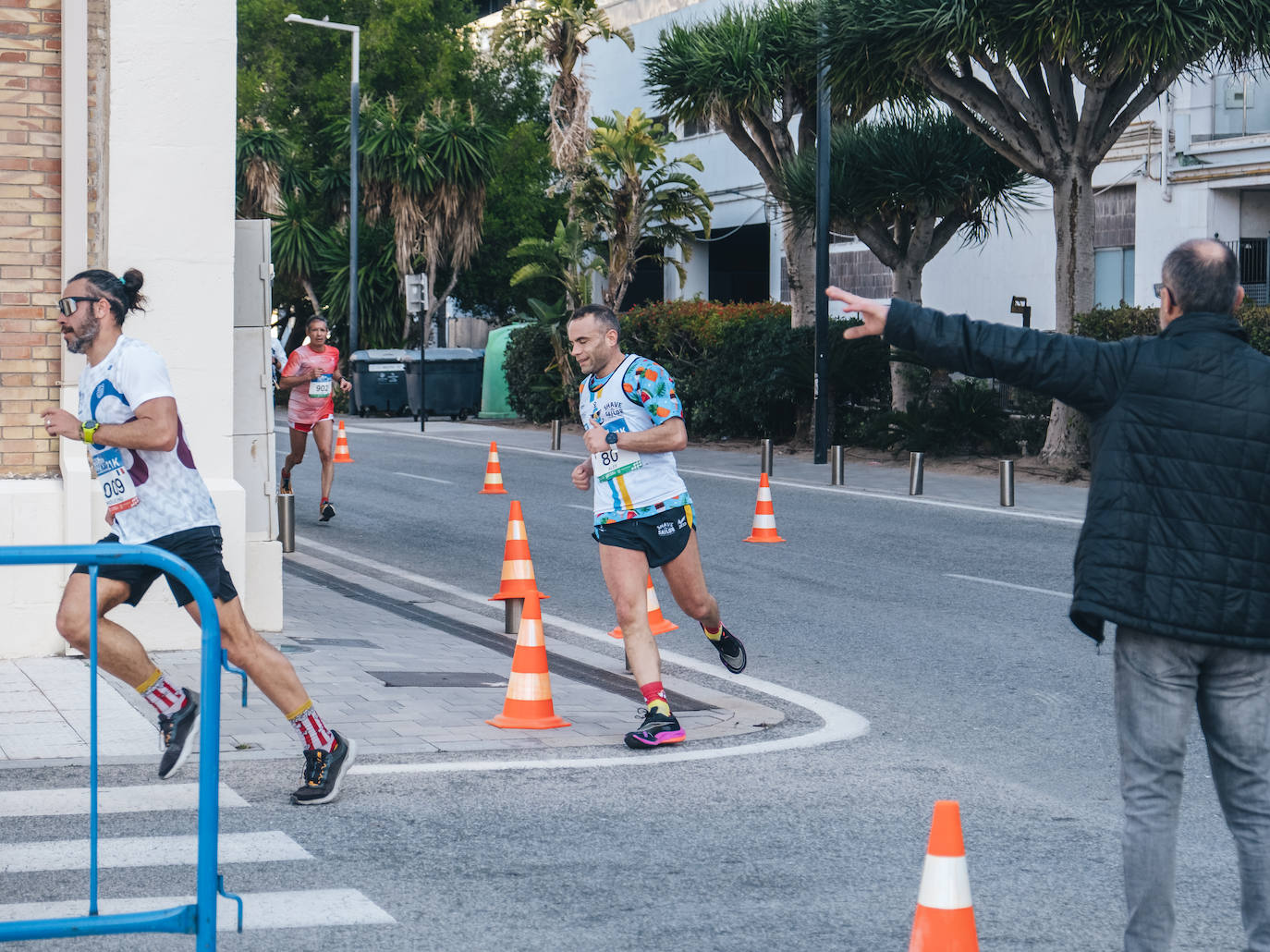 Fotos: Más de 2.500 personas corren la Media Maratón de Alicante