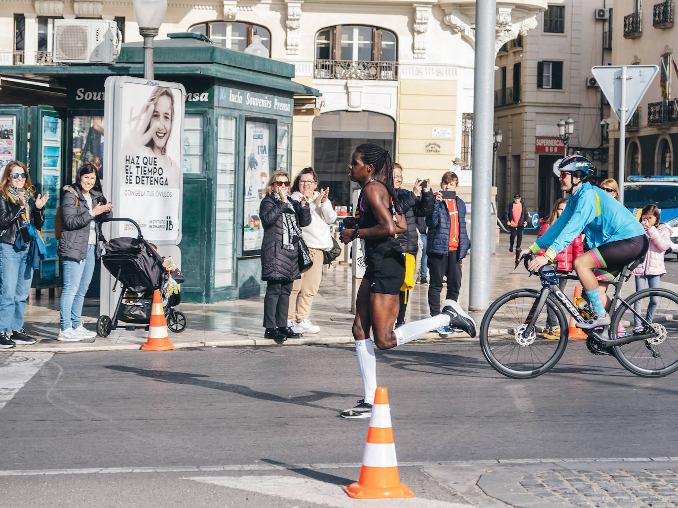 Fotos: Más de 2.500 personas corren la Media Maratón de Alicante