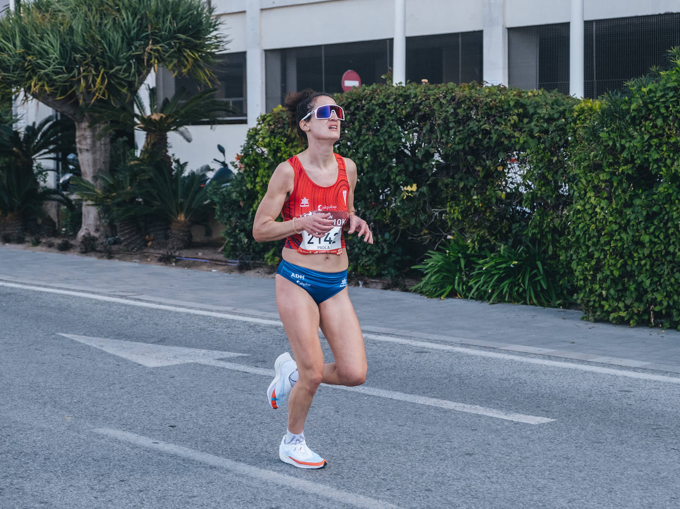 Fotos: Más de 2.500 personas corren la Media Maratón de Alicante