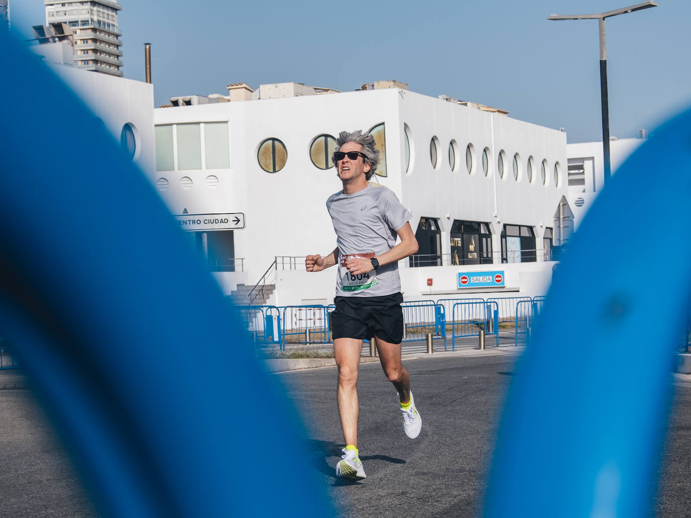 Fotos: Más de 2.500 personas corren la Media Maratón de Alicante