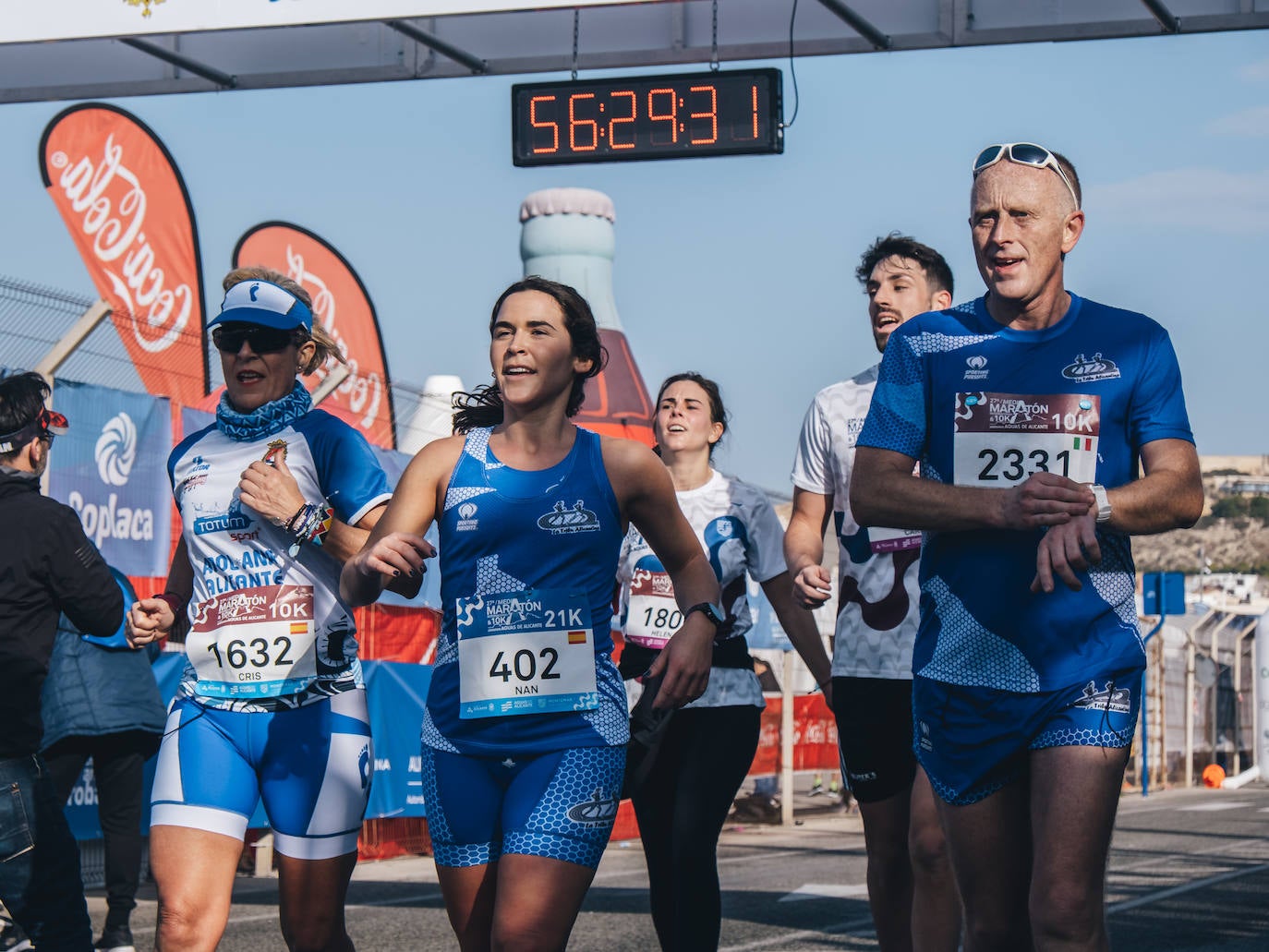 Fotos: Más de 2.500 personas corren la Media Maratón de Alicante