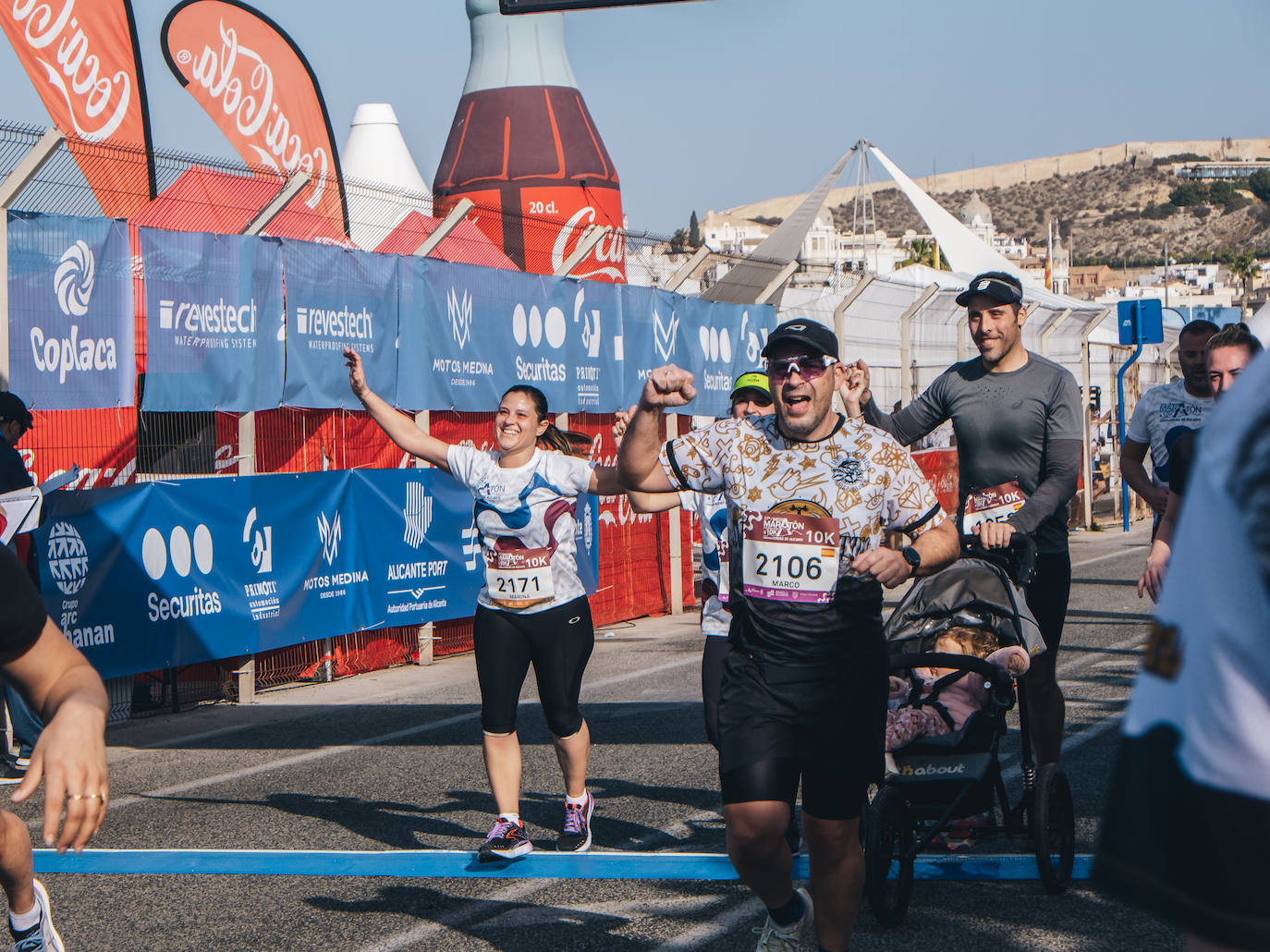 Fotos: Más de 2.500 personas corren la Media Maratón de Alicante