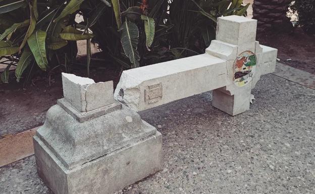 Los vecinos del Casco Antiguo: «lo de la cruz es desolador y de una dejadez increible»