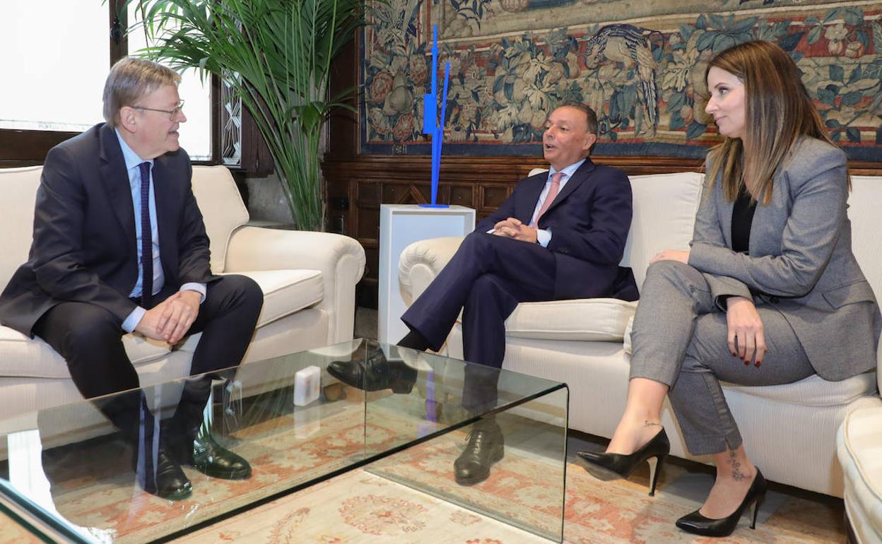 El presidente de la Generalitat, Ximo Puig, recibe al presidente de la CEV, Salvador Navarro, en el Palau.