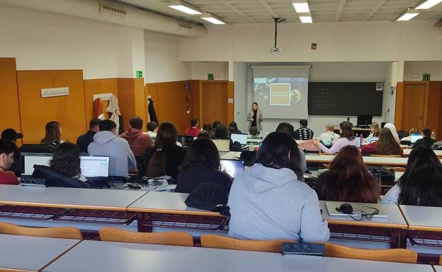 Una de las sesiones de 'Gastrolabora' en el Aulario 2.