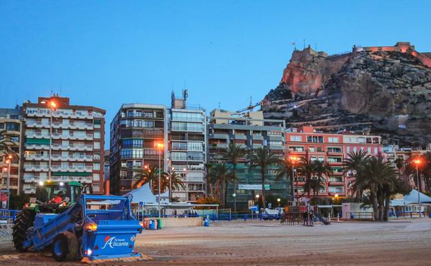Playas de Alicante | Alicante &#039;vacila&#039; del Postiguet y busca que se reconozca su calidad medioambiental