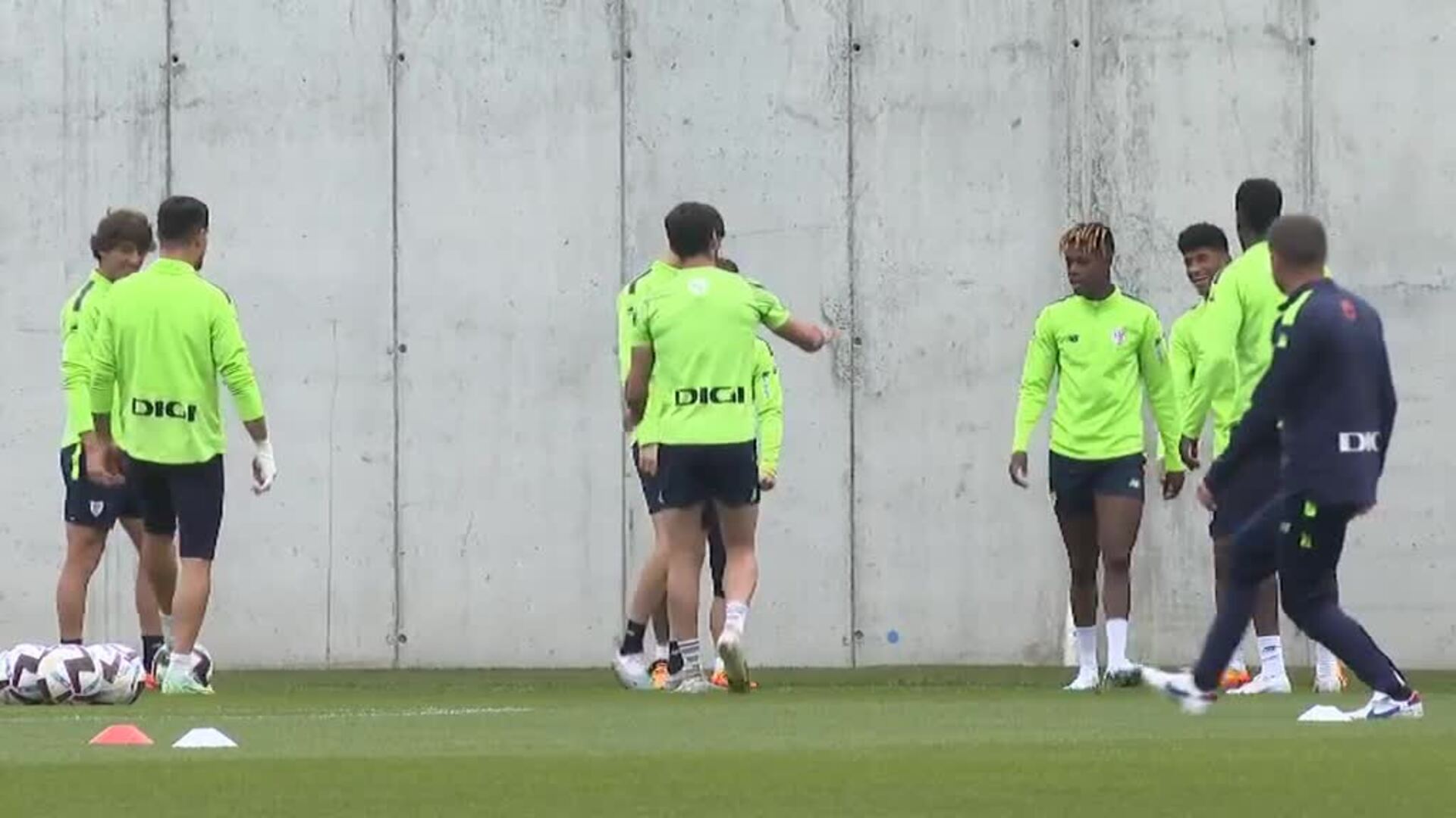 El Athletic se entrena con la vista puesta en el partido del jueves ante Osasuna