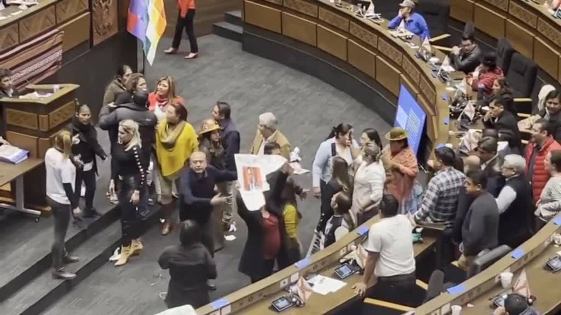 Bronca en el Congreso de Bolivia en una sesión sobre el líder de la oposición encarcelado