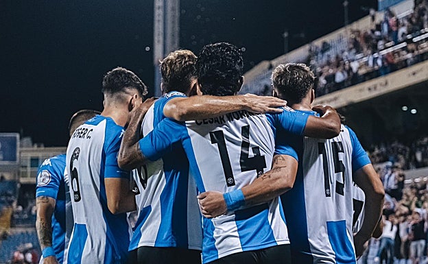 Imagen principal - El Hércules de Torrecilla saca todo su poderío para abrazar el liderato (3-0)