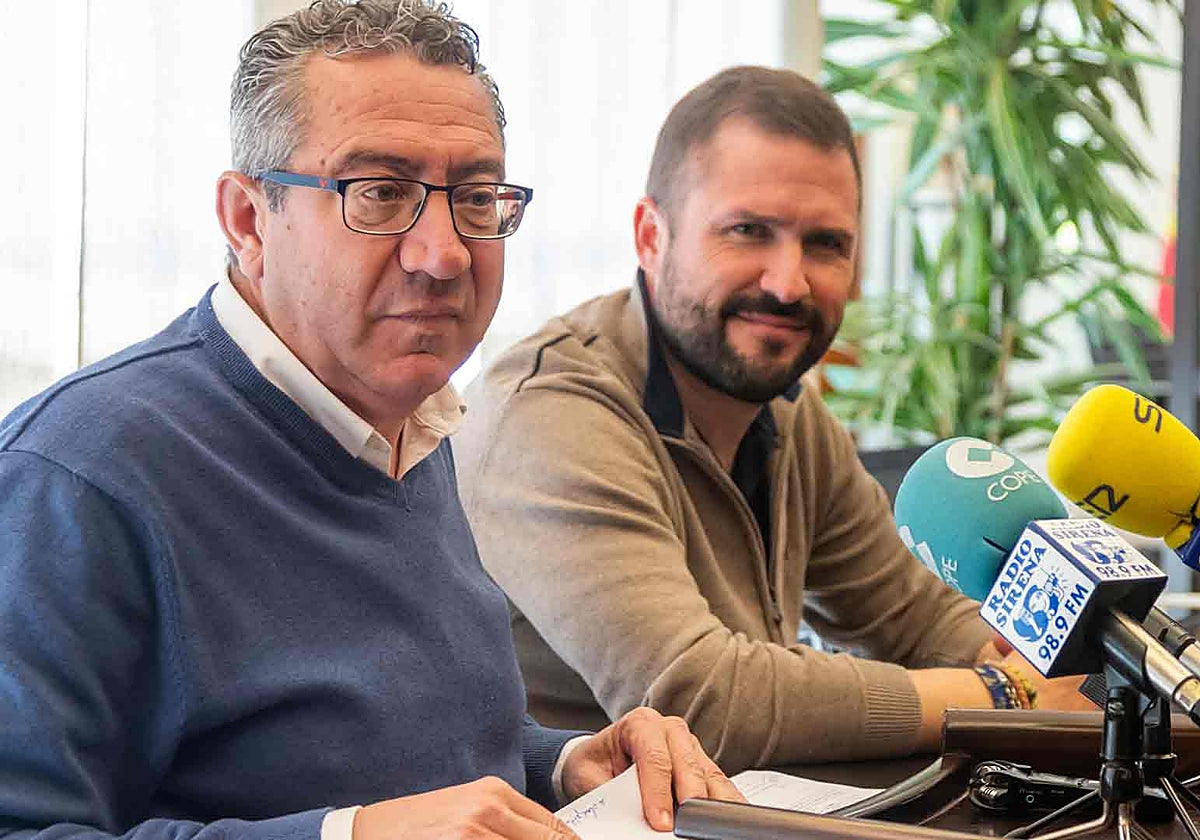 Toni Pérez junto al edil de comercio de Benidorm