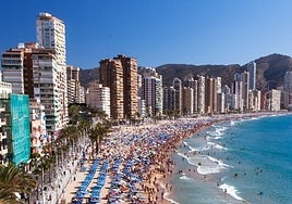 El turismo ha tirado con fuerza de la creación de empleo en Benidorm y el resto de la Marina Baixa