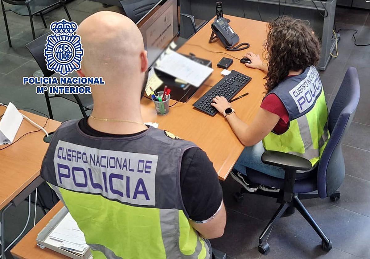 Investigadores de la Policía Nacional.