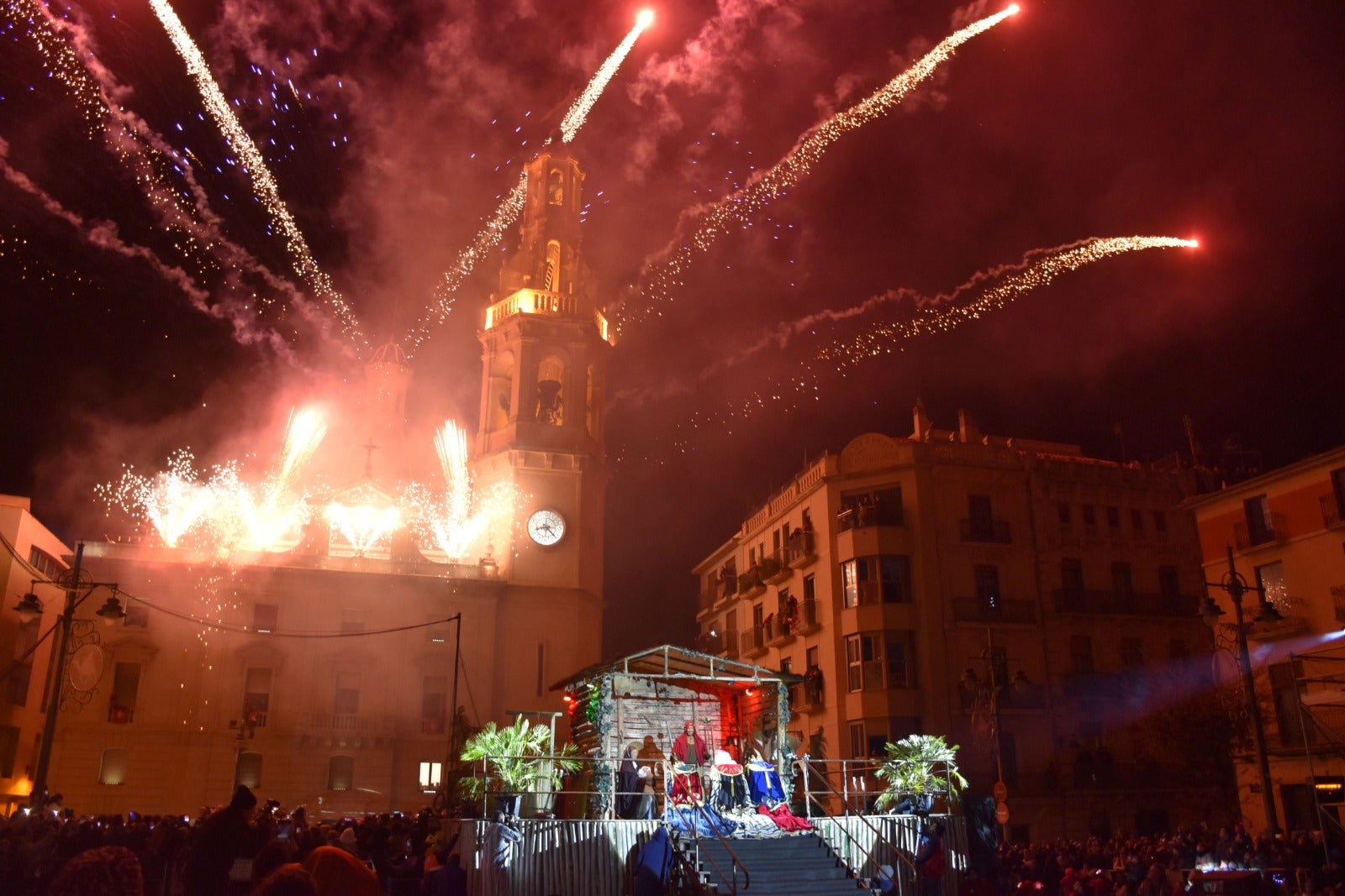 Alcoi mantiene su idilio con sus Majestades