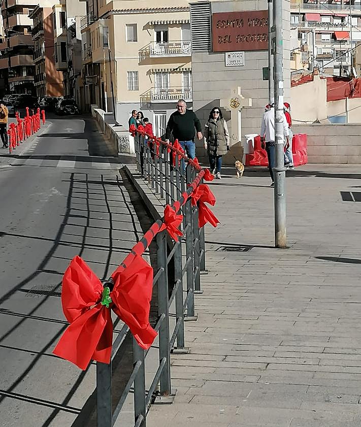 Imagen secundaria 2 - Vecinos con mucho arte navideño en Alicante