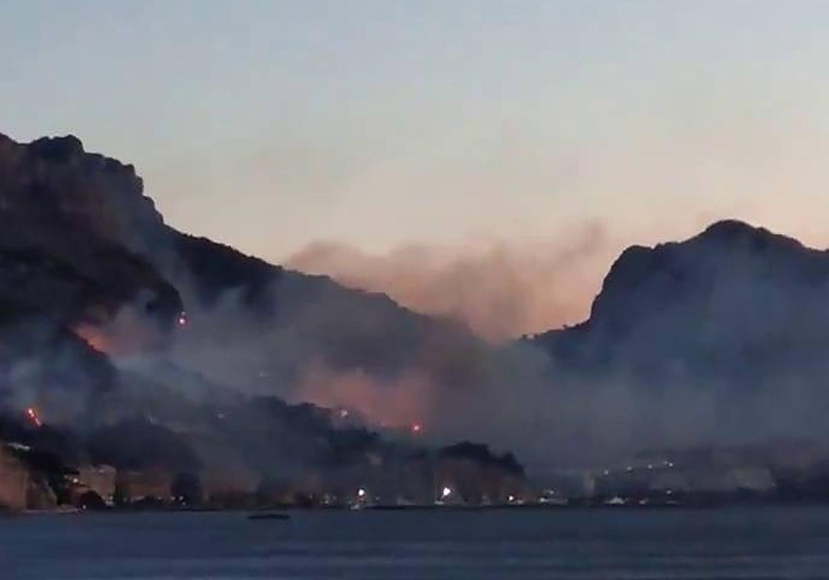 Incendio forestal en Altea.