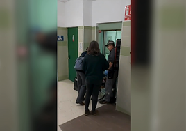El primer alumno que sube al ascensor del centro educativo.