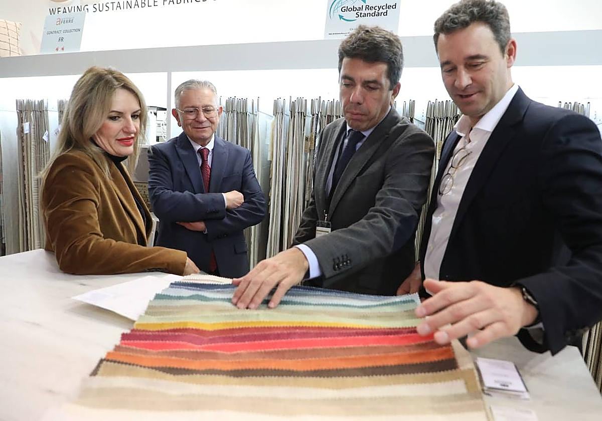 La consellera de Industria, Nuria Montes, junto con el president de la Generalitat, Carlos Mazón, en la feria de Frankfurt.