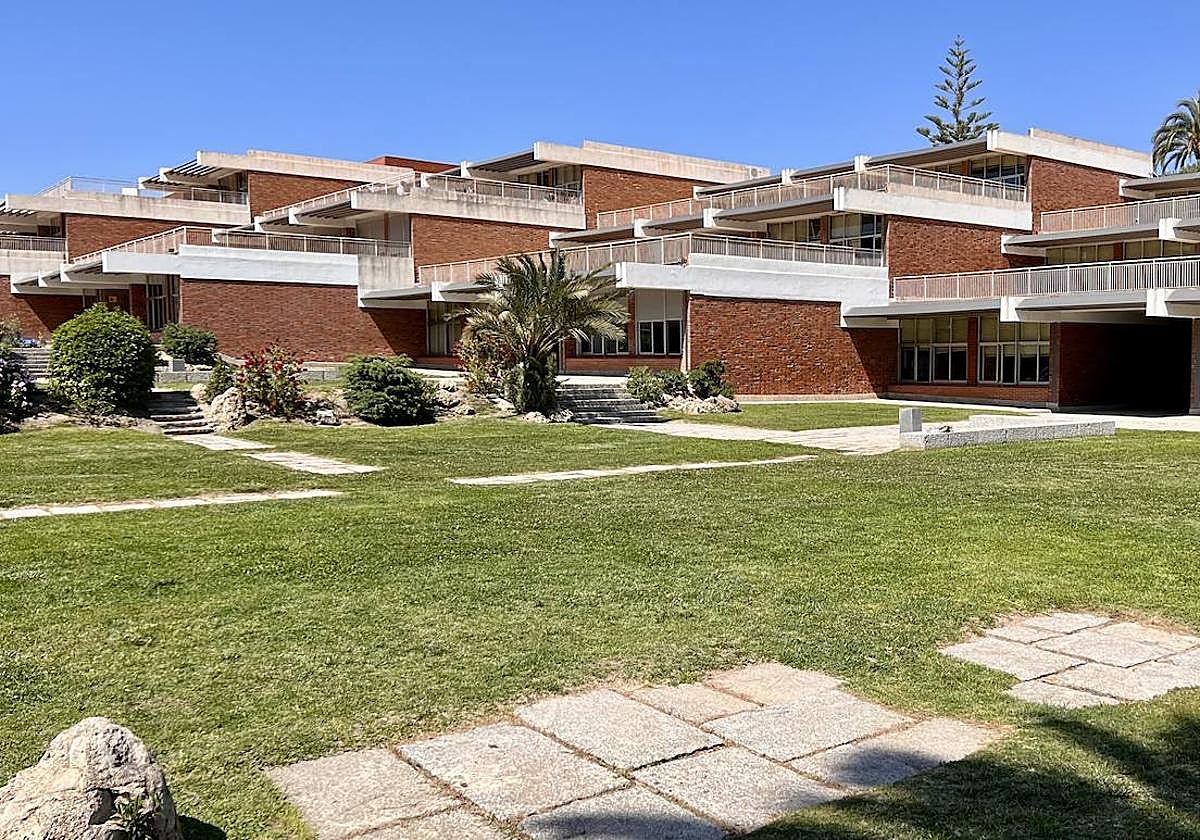 Colegio Santa Teresa en la Avenida de Dénia.