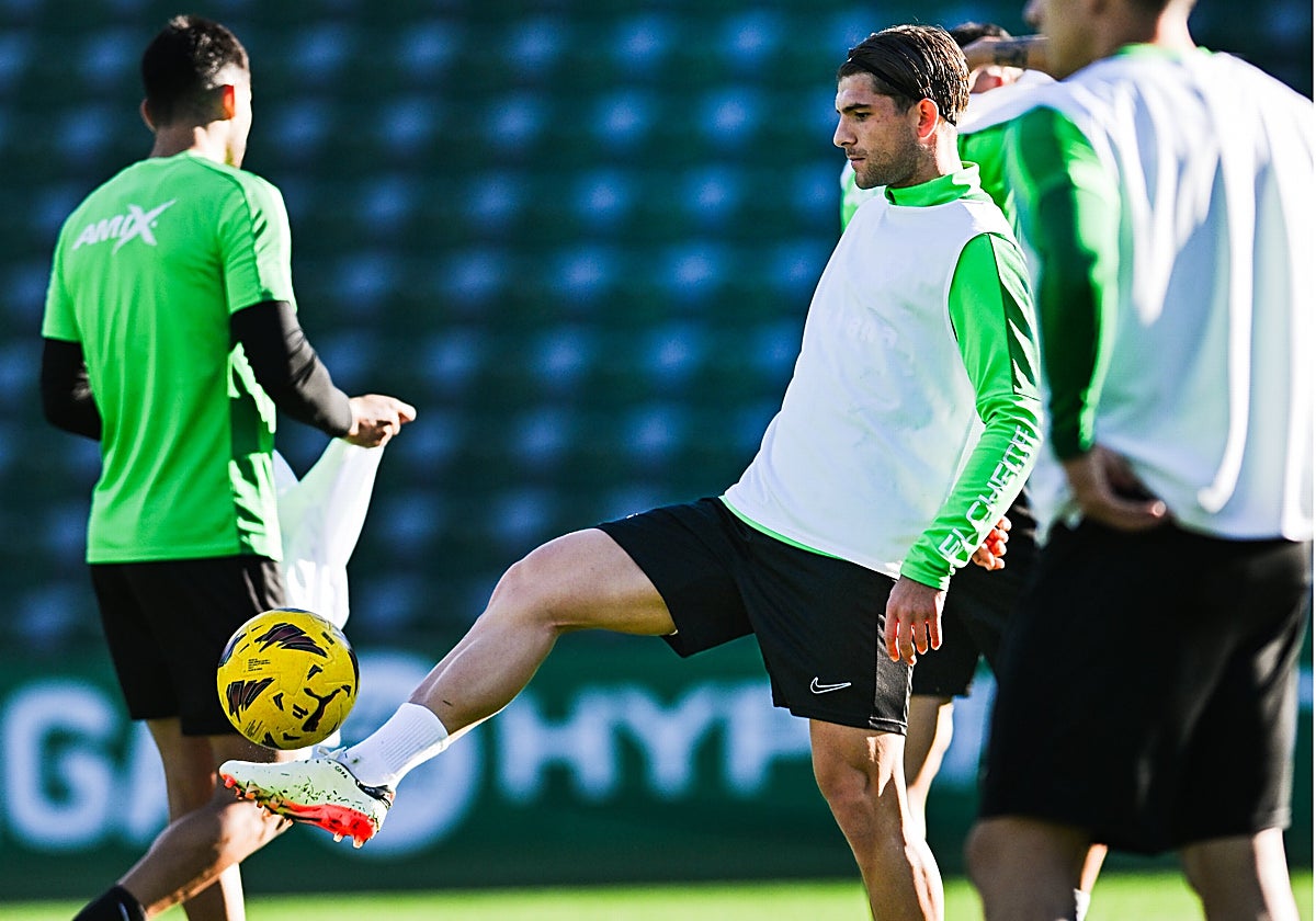 Raúl Guti, durante un entrenamiento de esta semana.