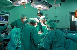 Sanidad ha incrementado en un 6 % las operaciones a lo largo de 2023.