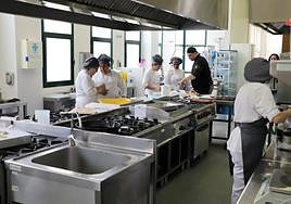 Curso de cocina en el centro 'El Tossalet'.