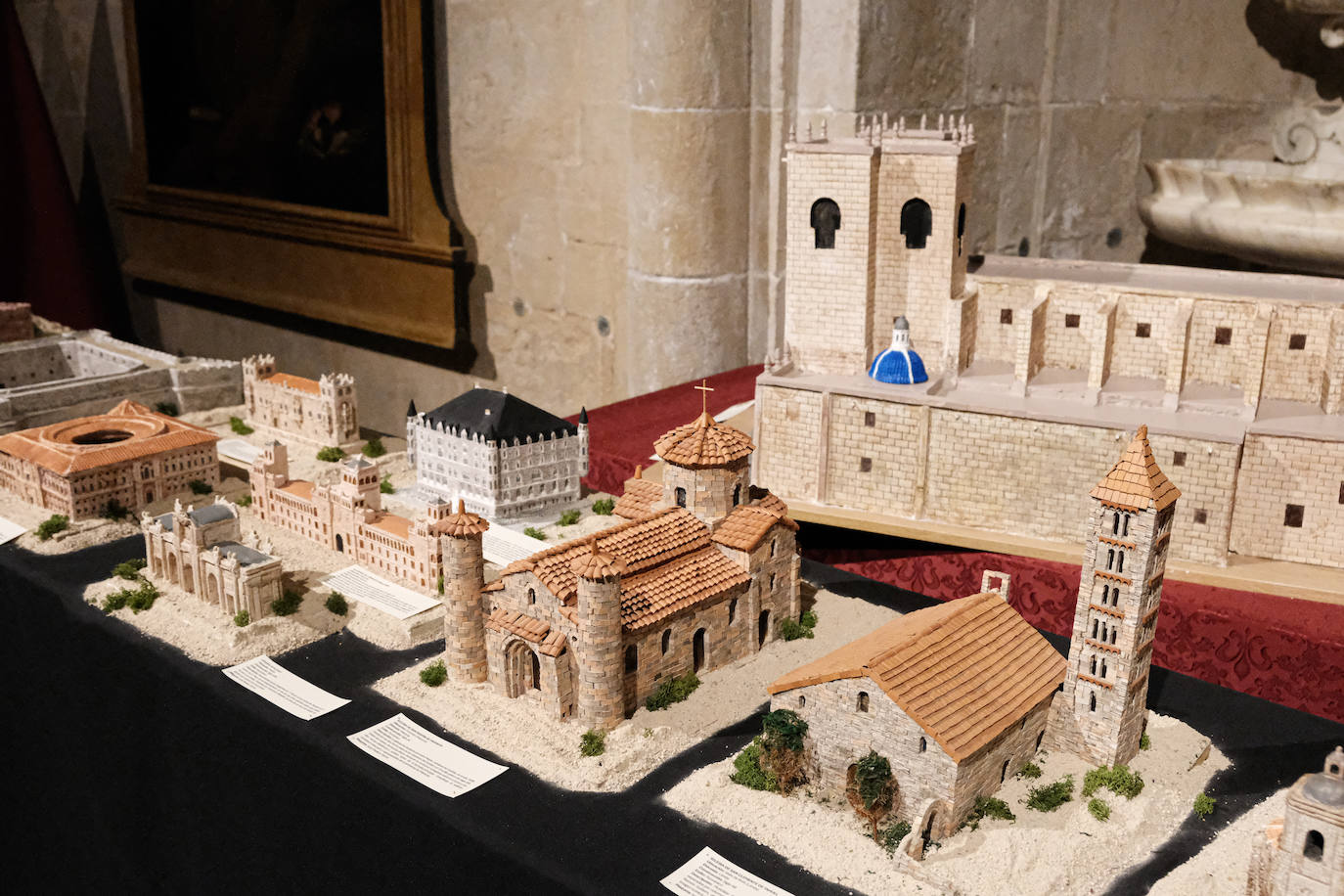 Las miniaturas invaden la Basílica de Santa María de Alicante