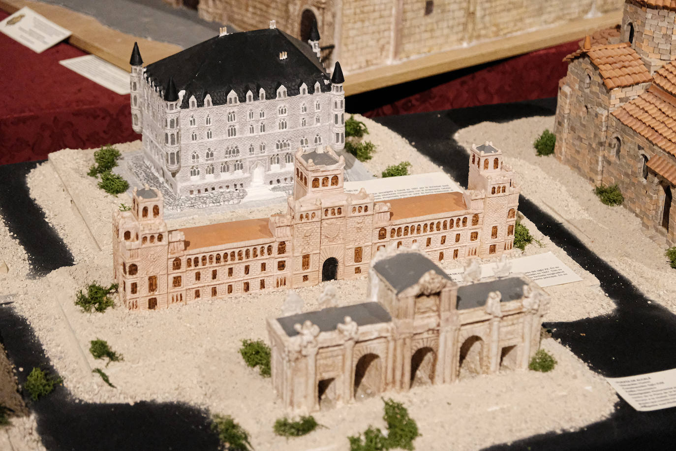 Las miniaturas invaden la Basílica de Santa María de Alicante