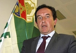 Juan Anguix, en una imagen de archivo de su etapa al frente del Elche.