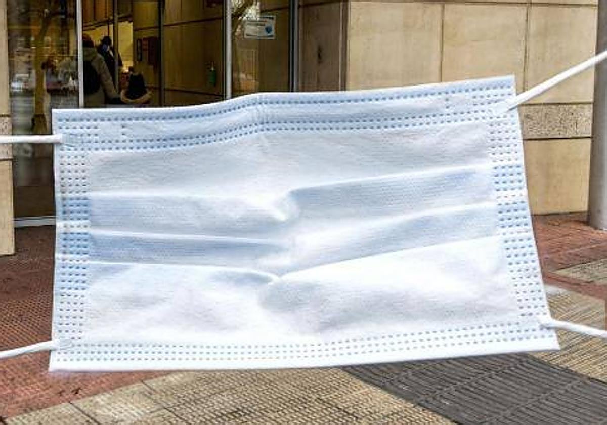 La mascarilla, obligatoria en centros sanitarios.