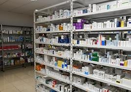 Trastienda de una farmacia.