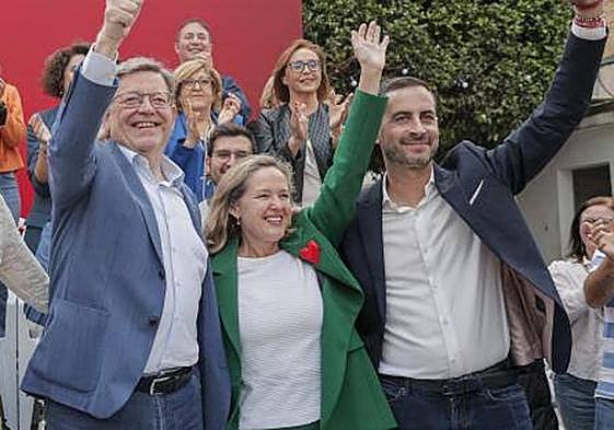 Ximo Puig, Nadia Calviño y Carlos Fernández Bielsa, en un mitin.