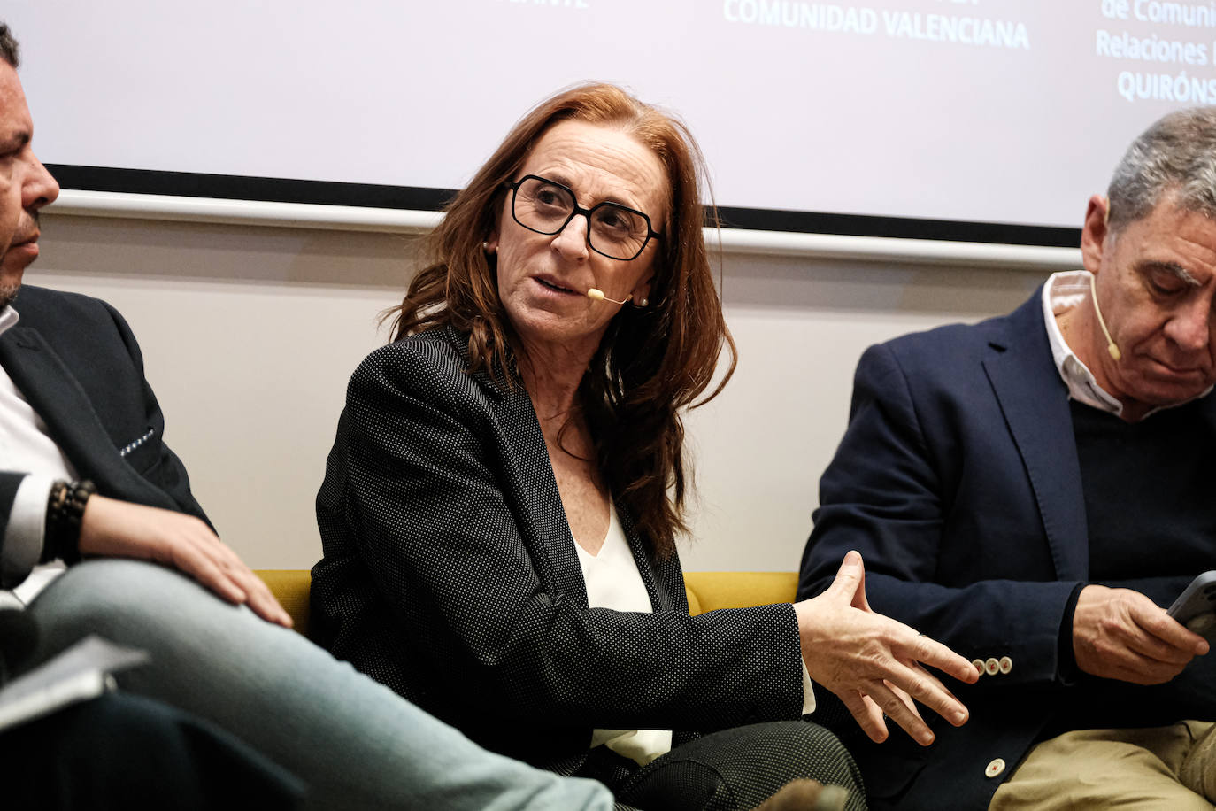 Imagen secundaria 1 - Diferentes momentos del encuentro celebrado en la sede de la CEV Alicante.