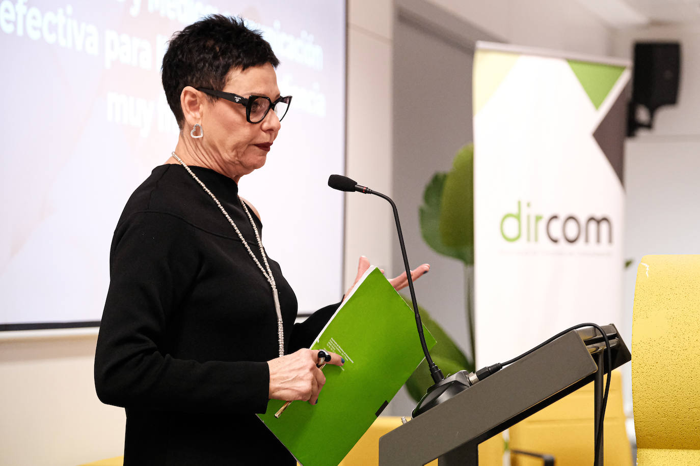 Imagen secundaria 2 - Diferentes momentos del encuentro celebrado en la sede de la CEV Alicante.