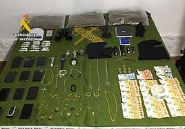 Artículos intervenidos durante la operación.