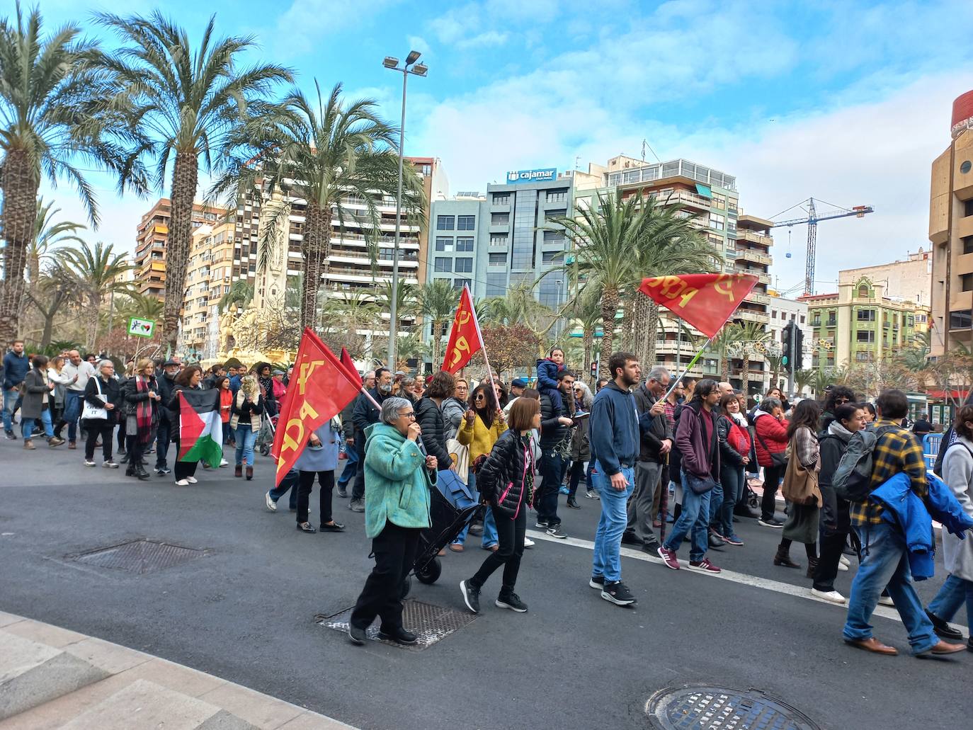 Más de un millar de personas se manifiestan en Alicante en apoyo a Palestina