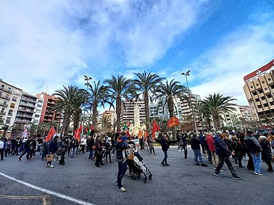 Más de un millar de personas se manifiestan en Alicante en apoyo a Palestina