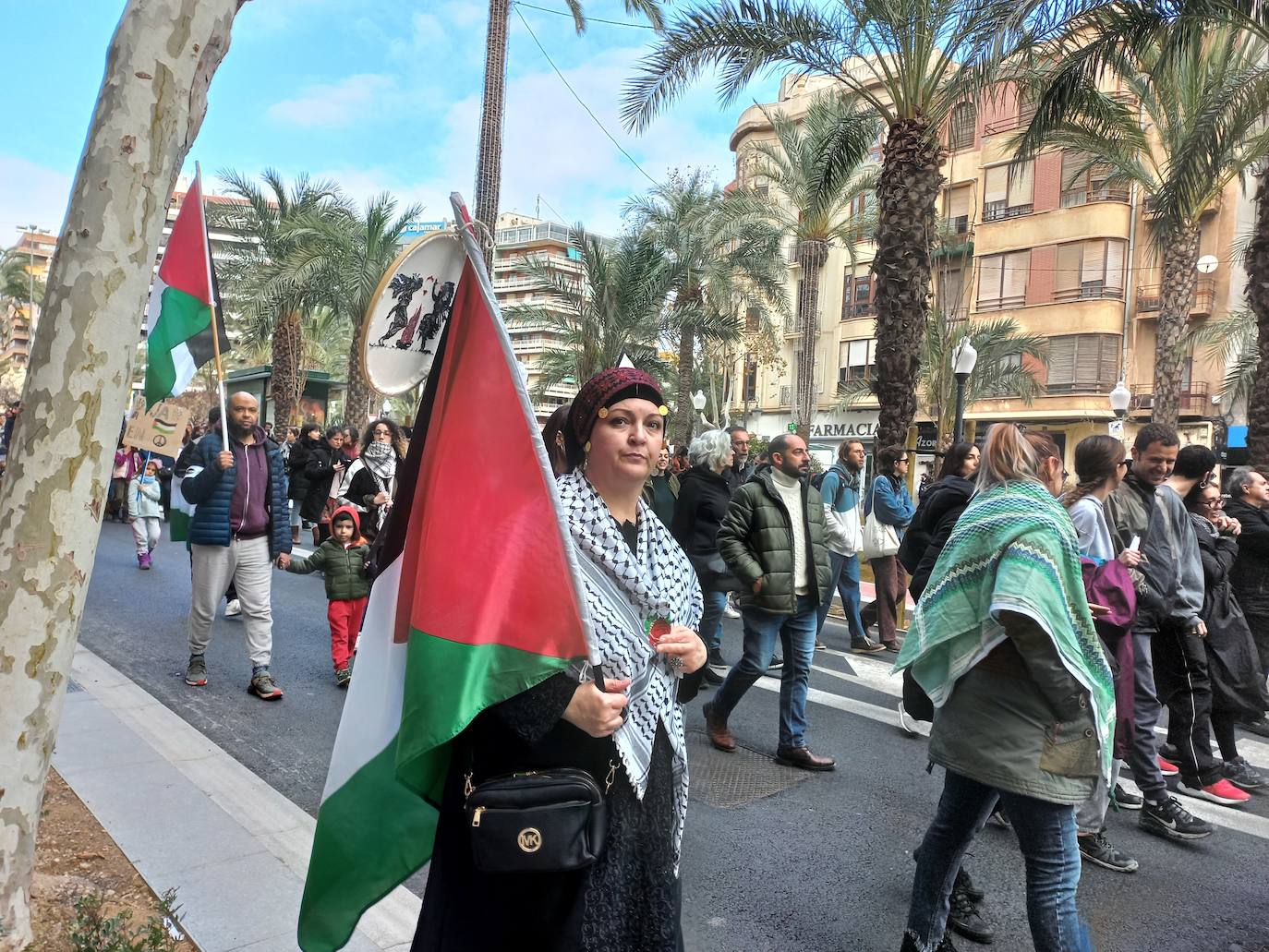 Más de un millar de personas se manifiestan en Alicante en apoyo a Palestina