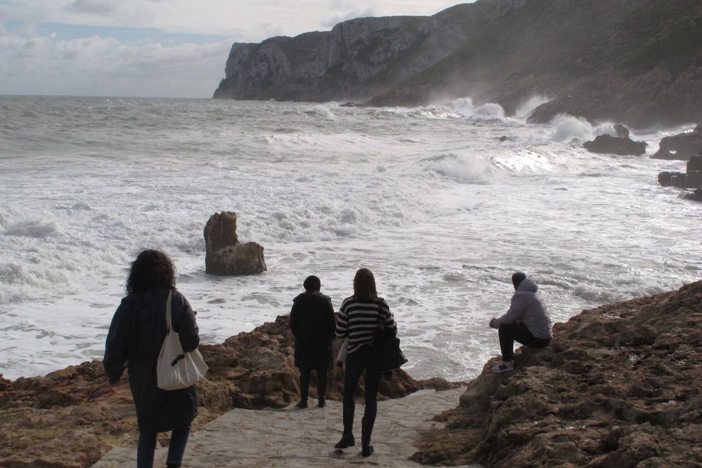El temporal marítimo azota la costa de Dénia