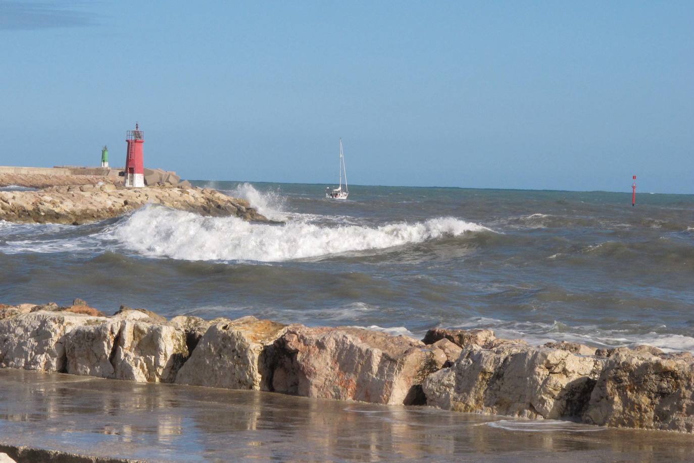 El temporal marítimo azota la costa de Dénia